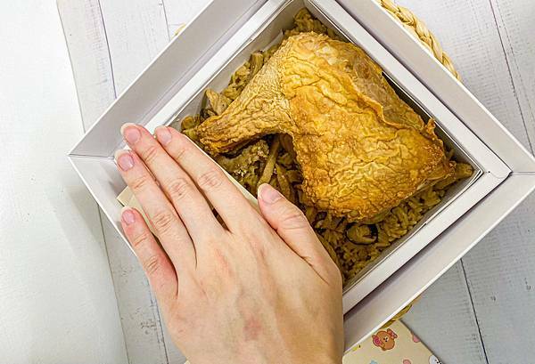 (宅配美食)好兆頭 彌月禮盒怎麼送?彌月油飯推薦 彌月油飯禮盒試吃 Line主題包裝禮盒超萌!送禮大方又美觀 油飯美味不膩