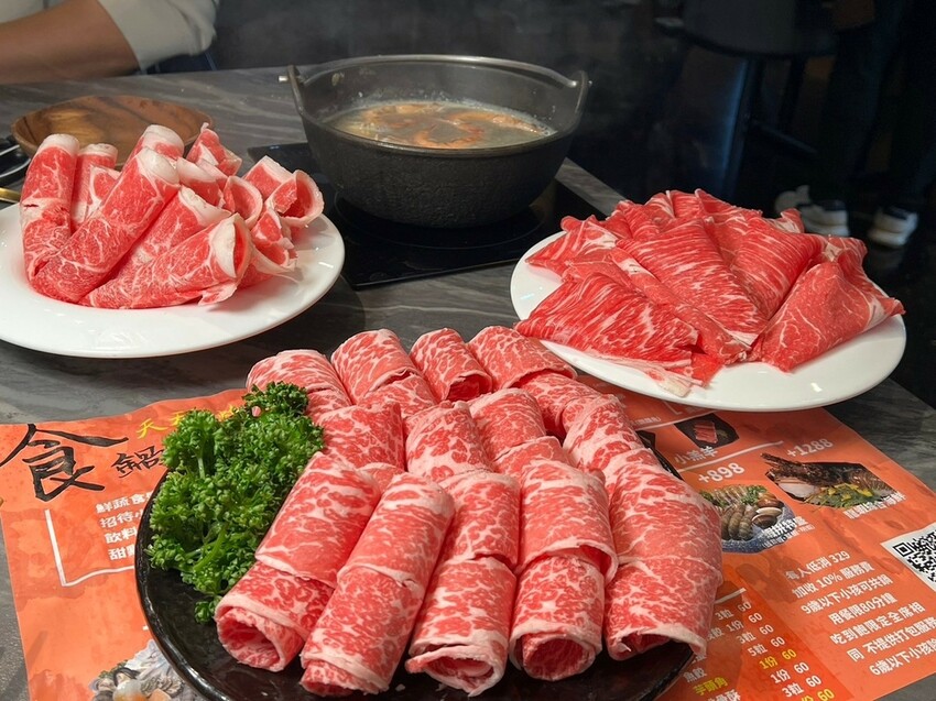 （青埔美食）食鍋性也 海鮮鍋物～桃園青埔人氣火鍋專賣店！現切