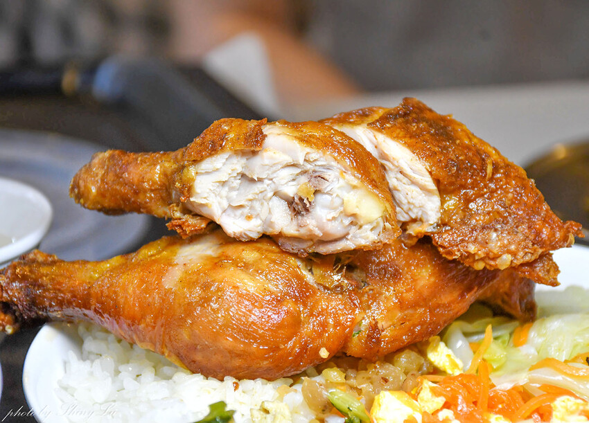 成立於1975年，龍山寺站知名的百年老店