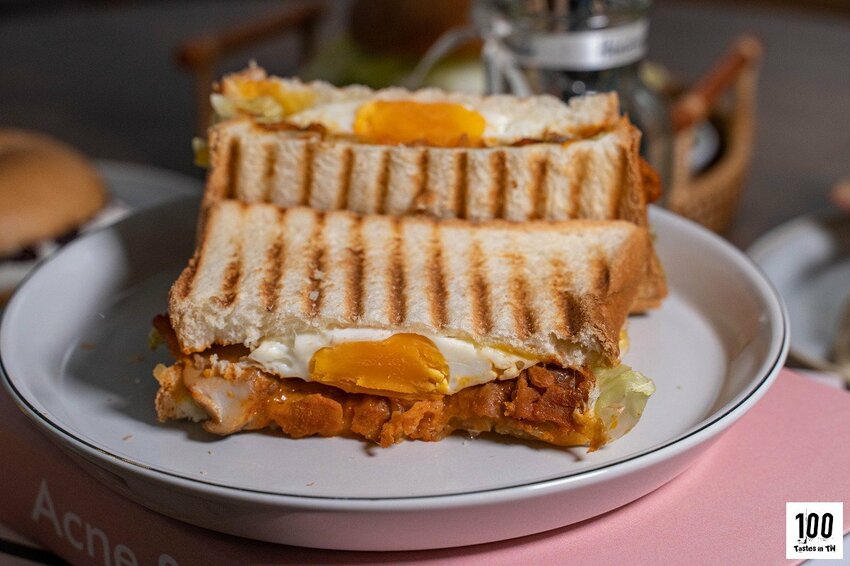 【基隆信義美食】初老咖啡|基隆廟口咖啡廳推薦!熱壓輕食滿滿餡料不手軟,享受巷弄裡的慢時光! | 別墅裡的 100 種味道