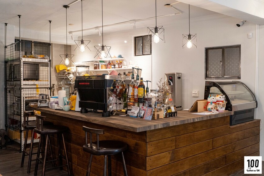 【基隆信義美食】初老咖啡|基隆廟口咖啡廳推薦!熱壓輕食滿滿餡料不手軟,享受巷弄裡的慢時光! | 別墅裡的 100 種味道