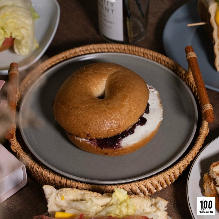 【基隆信義美食】初老咖啡|基隆廟口咖啡廳推薦!熱壓輕食滿滿餡料不手軟,享受巷弄裡的慢時光! | 別墅裡的 100 種味道