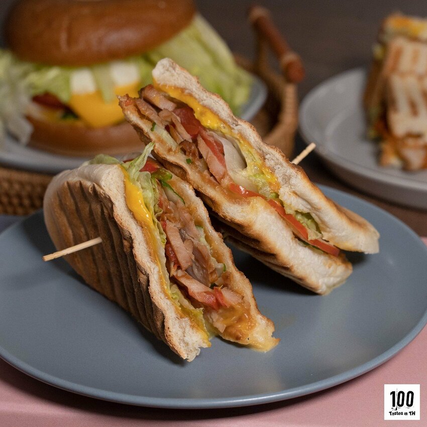 【基隆信義美食】初老咖啡|基隆廟口咖啡廳推薦!熱壓輕食滿滿餡料不手軟,享受巷弄裡的慢時光! | 別墅裡的 100 種味道