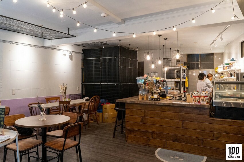 【基隆信義美食】初老咖啡|基隆廟口咖啡廳推薦!熱壓輕食滿滿餡料不手軟,享受巷弄裡的慢時光! | 別墅裡的 100 種味道