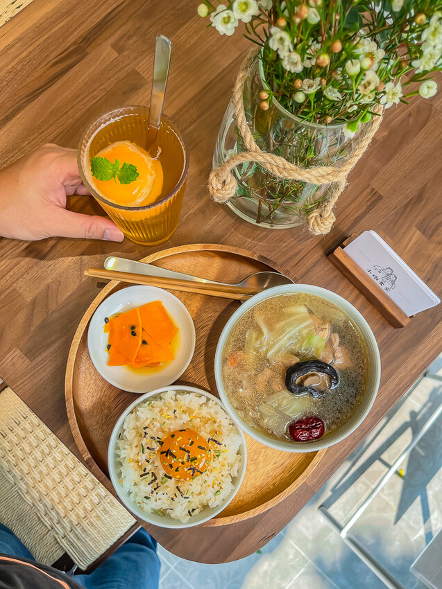 高雄市前鎮區小燉食室 – 老宅新風貌 | 小燉食室的美味燉湯之旅