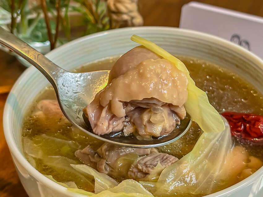 高雄市前鎮區小燉食室 – 老宅新風貌 | 小燉食室的美味燉湯之旅