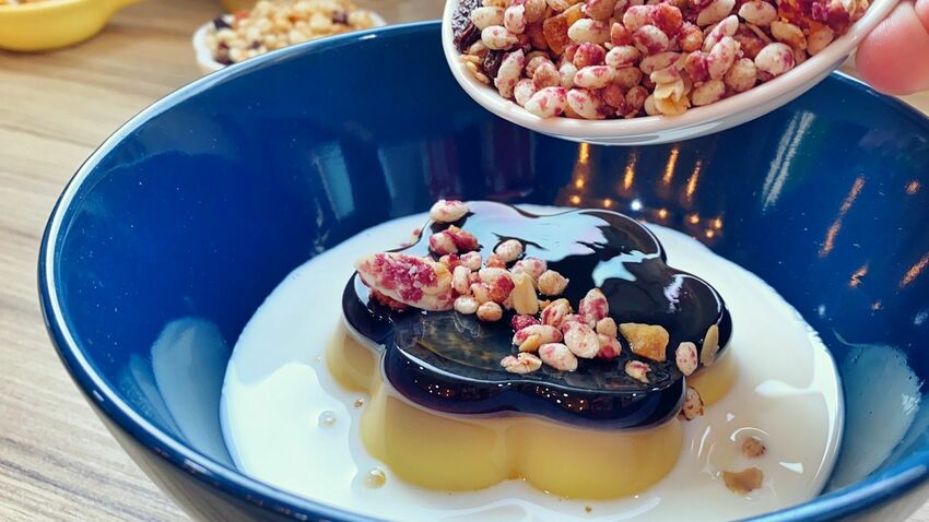 網美系下午茶 | 大頭叔叔穀物水果麥片布丁牛奶麥片｜必收食譜｜簡單三種材料即可完成｜下午茶點心ＤＩＹ｜好吃好玩又好拍