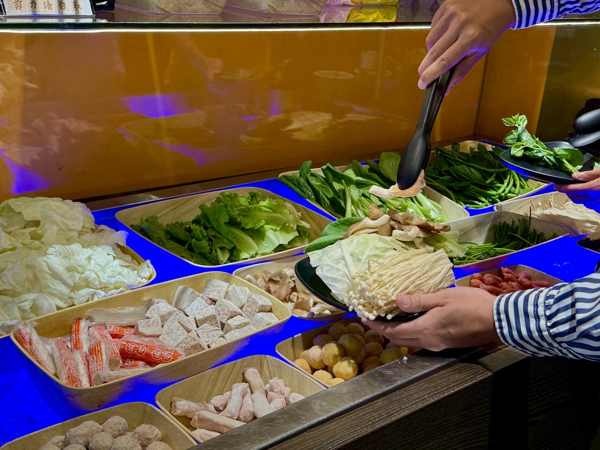 【台北燒肉火鍋推薦】瓦崎燒烤火鍋公館店：極致959方案，和牛、天使紅蝦、生蠔海鮮頂級食材烤肉火鍋吃到飽還有哈根達斯冰淇淋 – 洋洋的吃喝玩樂