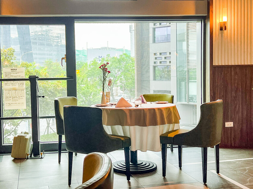 雅室牛排大直旗艦店|台北最便宜的乾式熟成牛排!用餐環境也是有夠讚的