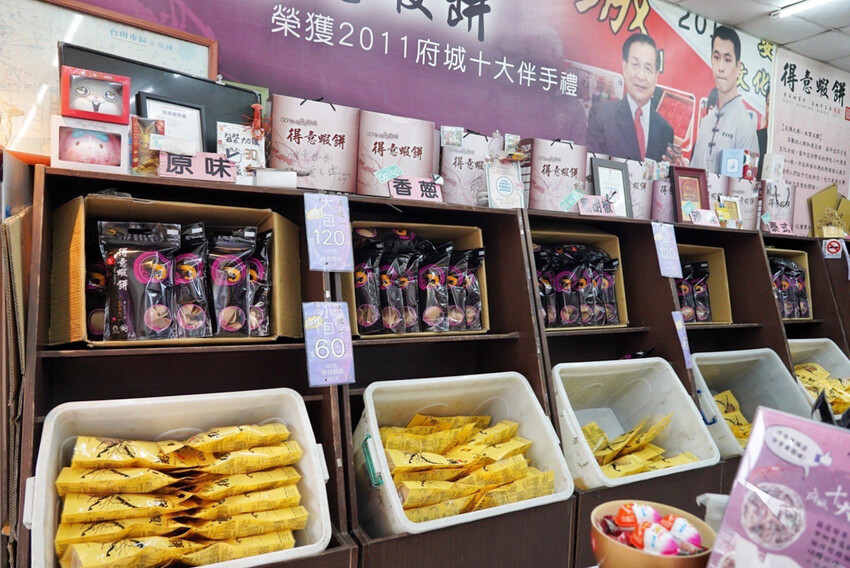 收到會感動蝦餅你買過嗎?傳承三代老街蝦餅!超酷能客製雷射雕刻~還有2024燈會限定禮盒