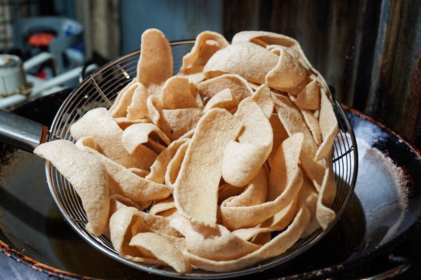 收到會感動蝦餅你買過嗎?傳承三代老街蝦餅!超酷能客製雷射雕刻~還有2024燈會限定禮盒