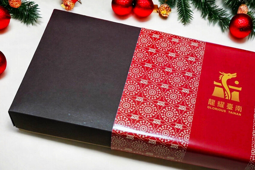 收到會感動蝦餅你買過嗎?傳承三代老街蝦餅!超酷能客製雷射雕刻~還有2024燈會限定禮盒