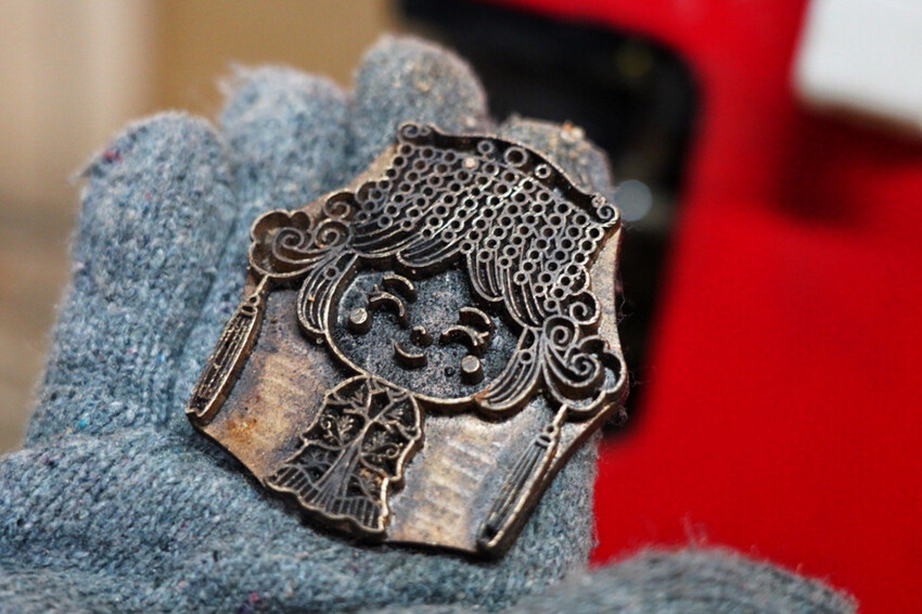 收到會感動蝦餅你買過嗎?傳承三代老街蝦餅!超酷能客製雷射雕刻~還有2024燈會限定禮盒