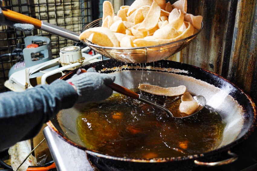 收到會感動蝦餅你買過嗎?傳承三代老街蝦餅!超酷能客製雷射雕刻~還有2024燈會限定禮盒