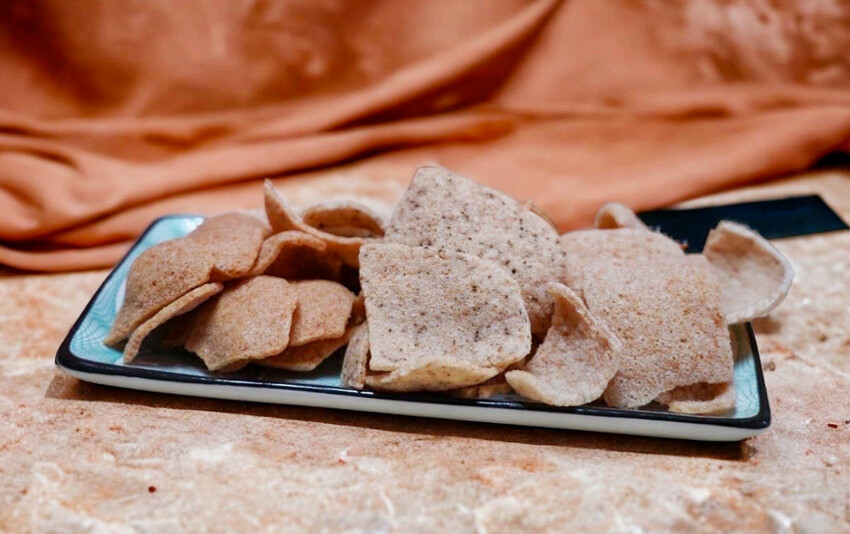 收到會感動蝦餅你買過嗎?傳承三代老街蝦餅!超酷能客製雷射雕刻~還有2024燈會限定禮盒