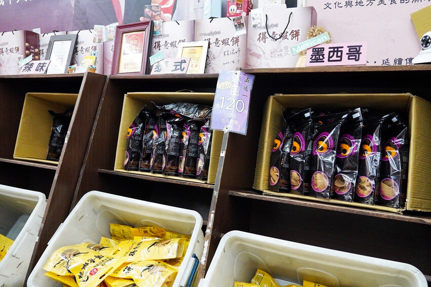 收到會感動蝦餅你買過嗎?傳承三代老街蝦餅!超酷能客製雷射雕刻~還有2024燈會限定禮盒