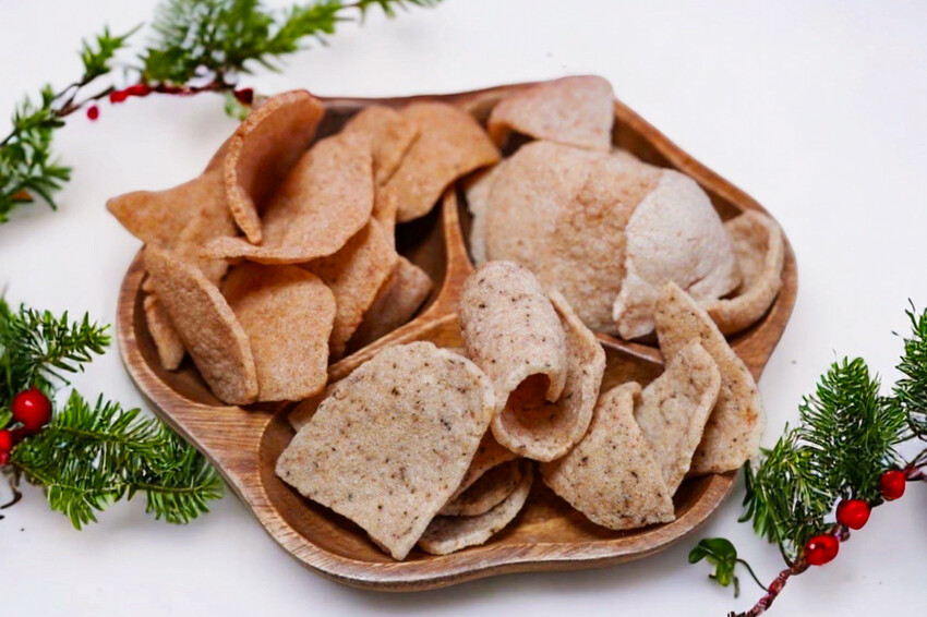 收到會感動蝦餅你買過嗎?傳承三代老街蝦餅!超酷能客製雷射雕刻~還有2024燈會限定禮盒