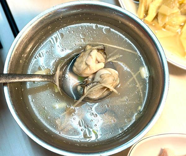 嘉義火雞肉飯推薦！阿里山火雞肉飯在地人吃到大，尬半熟荷包蛋內行吃法。