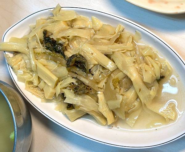 嘉義火雞肉飯推薦！阿里山火雞肉飯在地人吃到大，尬半熟荷包蛋內行吃法。