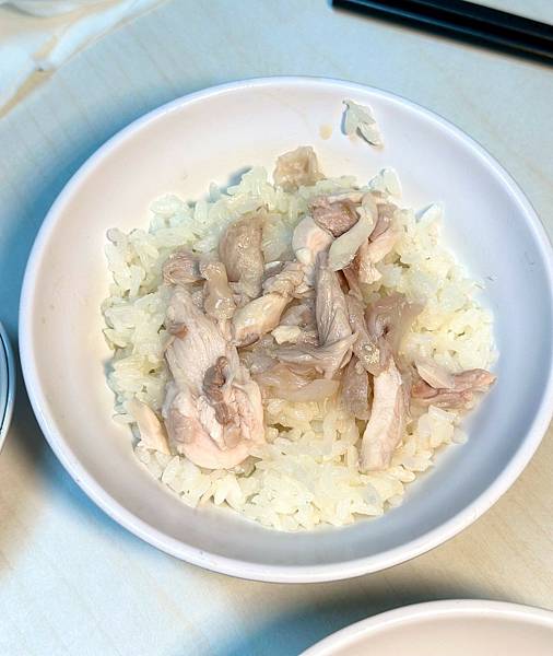 嘉義火雞肉飯推薦！阿里山火雞肉飯在地人吃到大，尬半熟荷包蛋內行吃法。