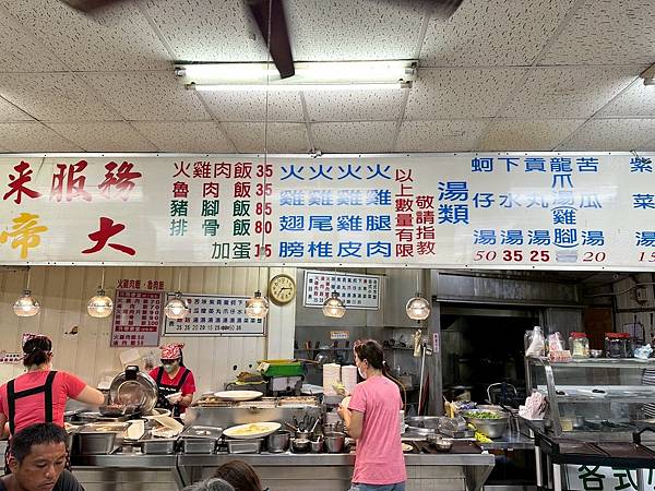 嘉義火雞肉飯推薦！阿里山火雞肉飯在地人吃到大，尬半熟荷包蛋內行吃法。