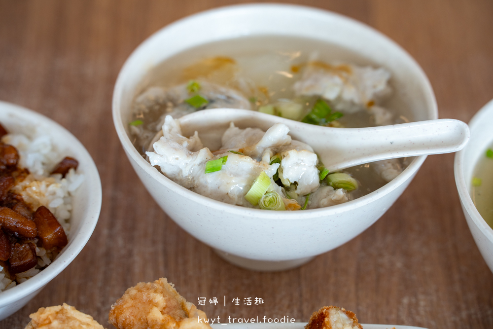 台南安平小吃美食推薦_周氏蝦捲台南安平總店,經常客滿的人氣小吃店,台南特產火燒蝦,安平打卡美食推薦_2025菜單 – 冠婷生活趣