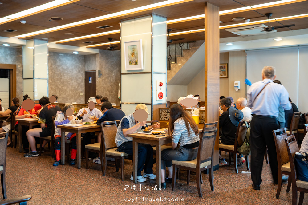 台南安平小吃美食推薦_周氏蝦捲台南安平總店,經常客滿的人氣小吃店,台南特產火燒蝦,安平打卡美食推薦_2025菜單 – 冠婷生活趣