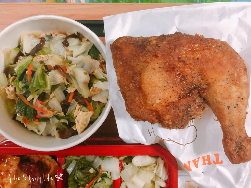 三重 便當-三盒飯包-排骨便當、雞腿炒泡麵-三和路四段便當店-外帶、外送-附菜單 @跟著Julie一起走吧