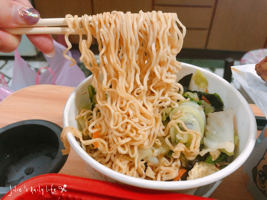 三重 便當-三盒飯包-排骨便當、雞腿炒泡麵-三和路四段便當店-外帶、外送-附菜單 @跟著Julie一起走吧