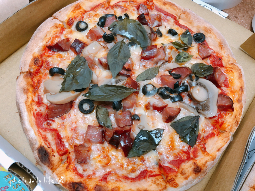 萬華 披薩-Rest & Roll 糰圓手工披薩-Ubereats外送、外帶-炸物、沙拉 @跟著Julie一起走吧