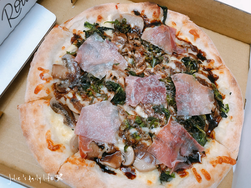 萬華 披薩-Rest & Roll 糰圓手工披薩-Ubereats外送、外帶-炸物、沙拉 @跟著Julie一起走吧