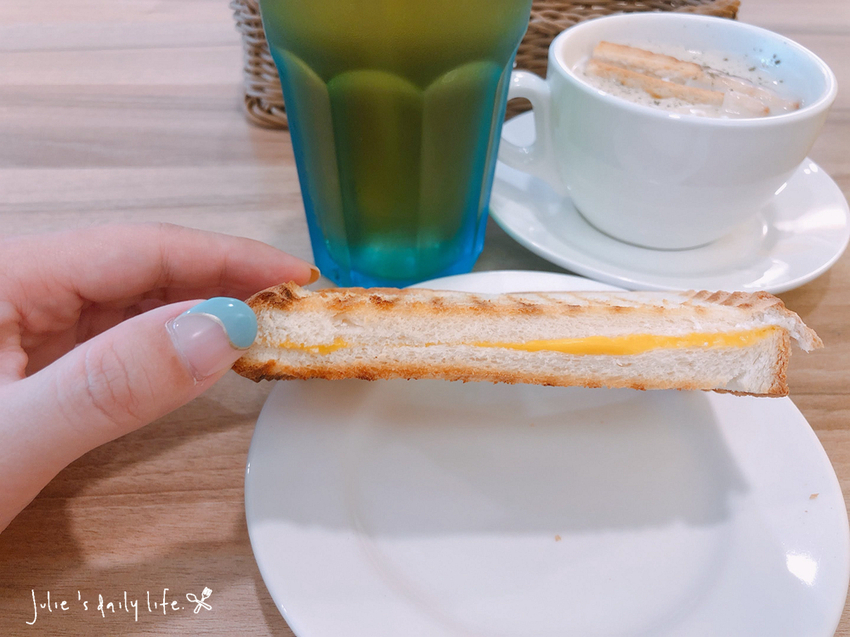 三重 義大利麵、排餐-R2義麵小棧三重店-平價義大利麵、牛排-附菜單 @跟著Julie一起走吧