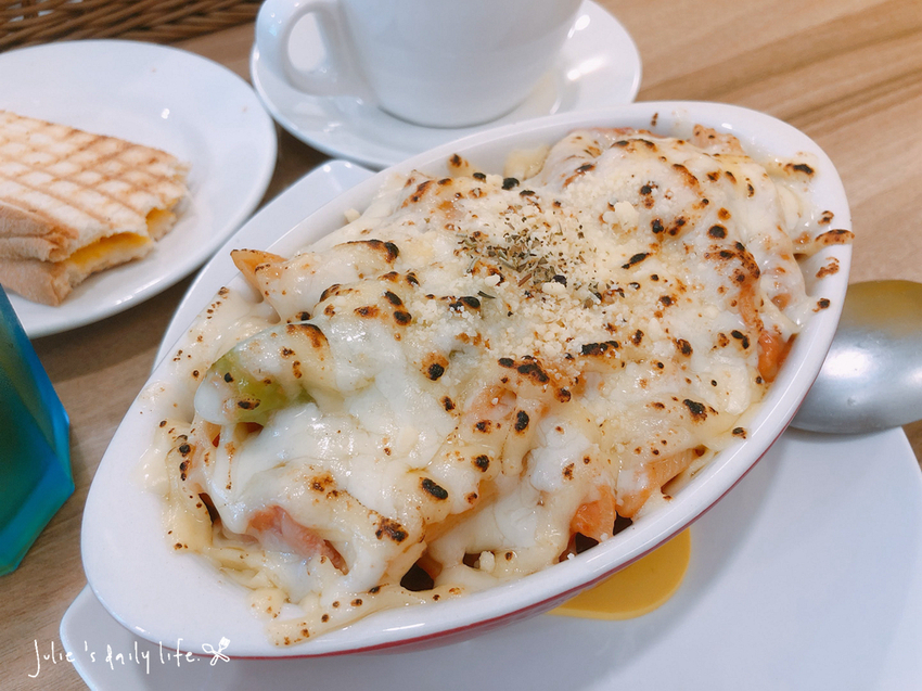 三重 義大利麵、排餐-R2義麵小棧三重店-平價義大利麵、牛排-附菜單 @跟著Julie一起走吧