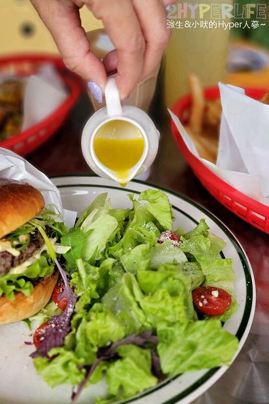 漢堡控注意啦,有別於傳統美式Burger的亞洲風味漢堡意外對味!近捷運文心櫻花站哦~