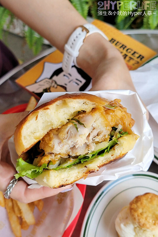 漢堡控注意啦,有別於傳統美式Burger的亞洲風味漢堡意外對味!近捷運文心櫻花站哦~