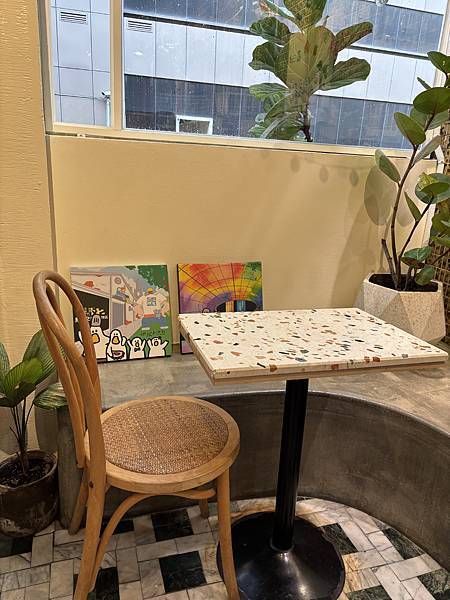 《高雄❤️》米院子，蟬聯兩年的米其林鴨肉油飯，好吃店內圖案很