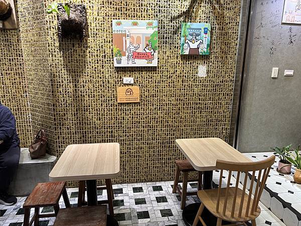 《高雄❤️》米院子，蟬聯兩年的米其林鴨肉油飯，好吃店內圖案很