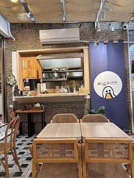 《高雄❤️》米院子，蟬聯兩年的米其林鴨肉油飯，好吃店內圖案很