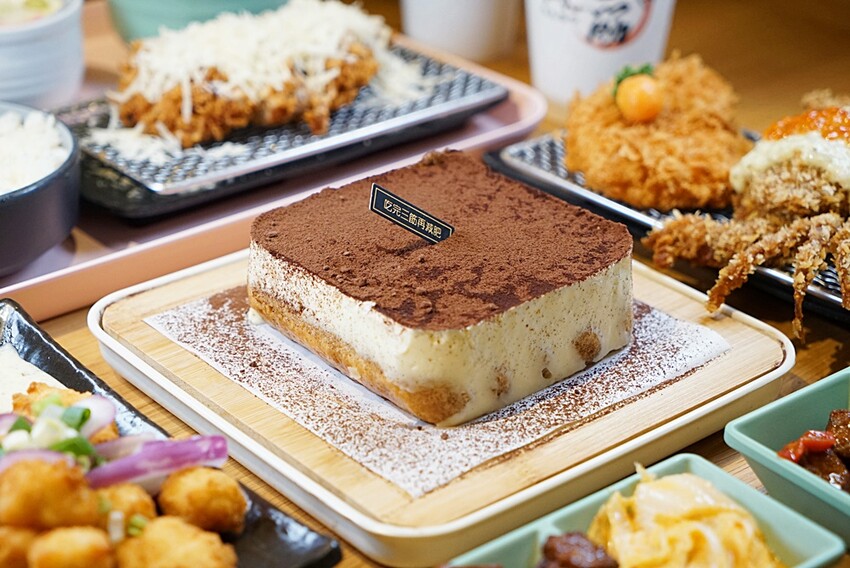 今夏最夯！！超狂榴槤起司豬排一咬就爆漿，無敵邪惡軟殼蟹佐塔塔鮭魚子，整隻都能入口，老饕非吃不可！