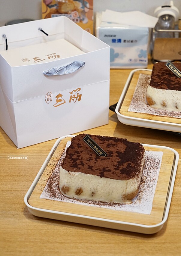 今夏最夯！！超狂榴槤起司豬排一咬就爆漿，無敵邪惡軟殼蟹佐塔塔鮭魚子，整隻都能入口，老饕非吃不可！