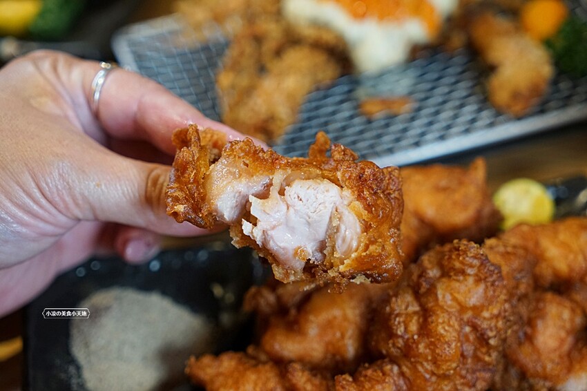 今夏最夯！！超狂榴槤起司豬排一咬就爆漿，無敵邪惡軟殼蟹佐塔塔鮭魚子，整隻都能入口，老饕非吃不可！