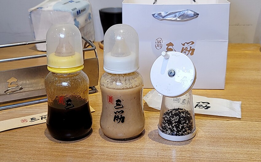 今夏最夯！！超狂榴槤起司豬排一咬就爆漿，無敵邪惡軟殼蟹佐塔塔鮭魚子，整隻都能入口，老饕非吃不可！