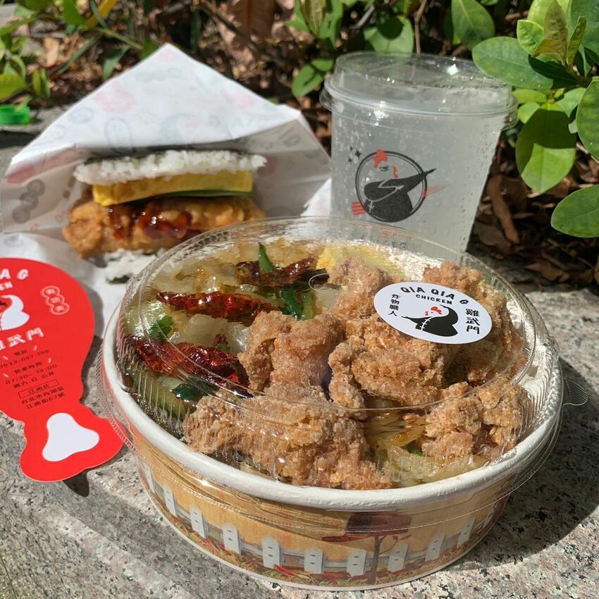 港墘炸物外帶美食｜雞武門炸物職人 超浮誇沖繩飯糰 現點現做超好吃 簡單的美味就是這麼幸福