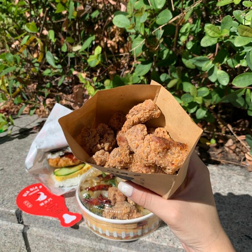 港墘炸物外帶美食｜雞武門炸物職人 超浮誇沖繩飯糰 現點現做超好吃 簡單的美味就是這麼幸福