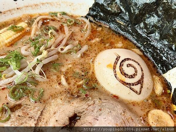 台北信義區｜火影忍者 一樂拉麵，下午不休息的拉麵店對我這種非動漫迷來說是種小確幸，人人都能接受的九州