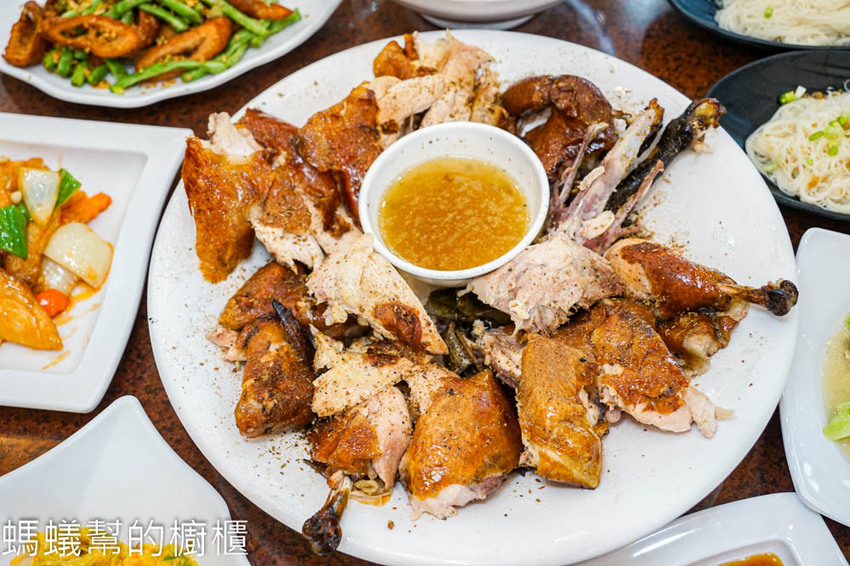 阿東窯烤雞(竹山店) | 南投旅遊必吃美食！竹山紫南宮附近美食，超多汁窯烤雞甕缸雞！ - 螞蟻幫的櫥櫃