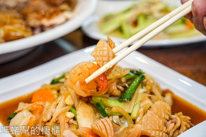 阿東窯烤雞(竹山店) | 南投旅遊必吃美食！竹山紫南宮附近美食，超多汁窯烤雞甕缸雞！ - 螞蟻幫的櫥櫃