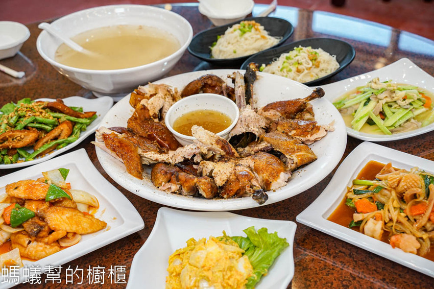 阿東窯烤雞(竹山店) | 南投旅遊必吃美食！竹山紫南宮附近美食，超多汁窯烤雞甕缸雞！ - 螞蟻幫的櫥櫃