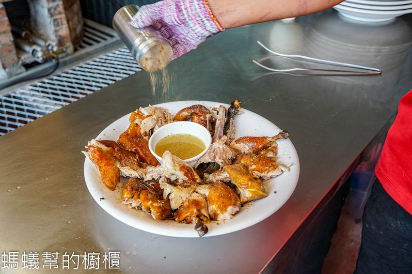阿東窯烤雞(竹山店) | 南投旅遊必吃美食！竹山紫南宮附近美食，超多汁窯烤雞甕缸雞！ - 螞蟻幫的櫥櫃