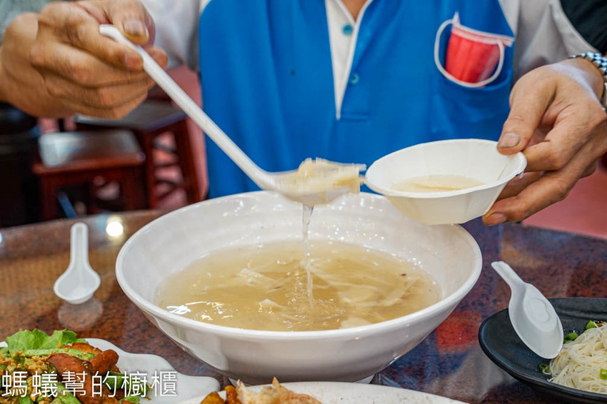 阿東窯烤雞(竹山店) | 南投旅遊必吃美食！竹山紫南宮附近美食，超多汁窯烤雞甕缸雞！ - 螞蟻幫的櫥櫃
